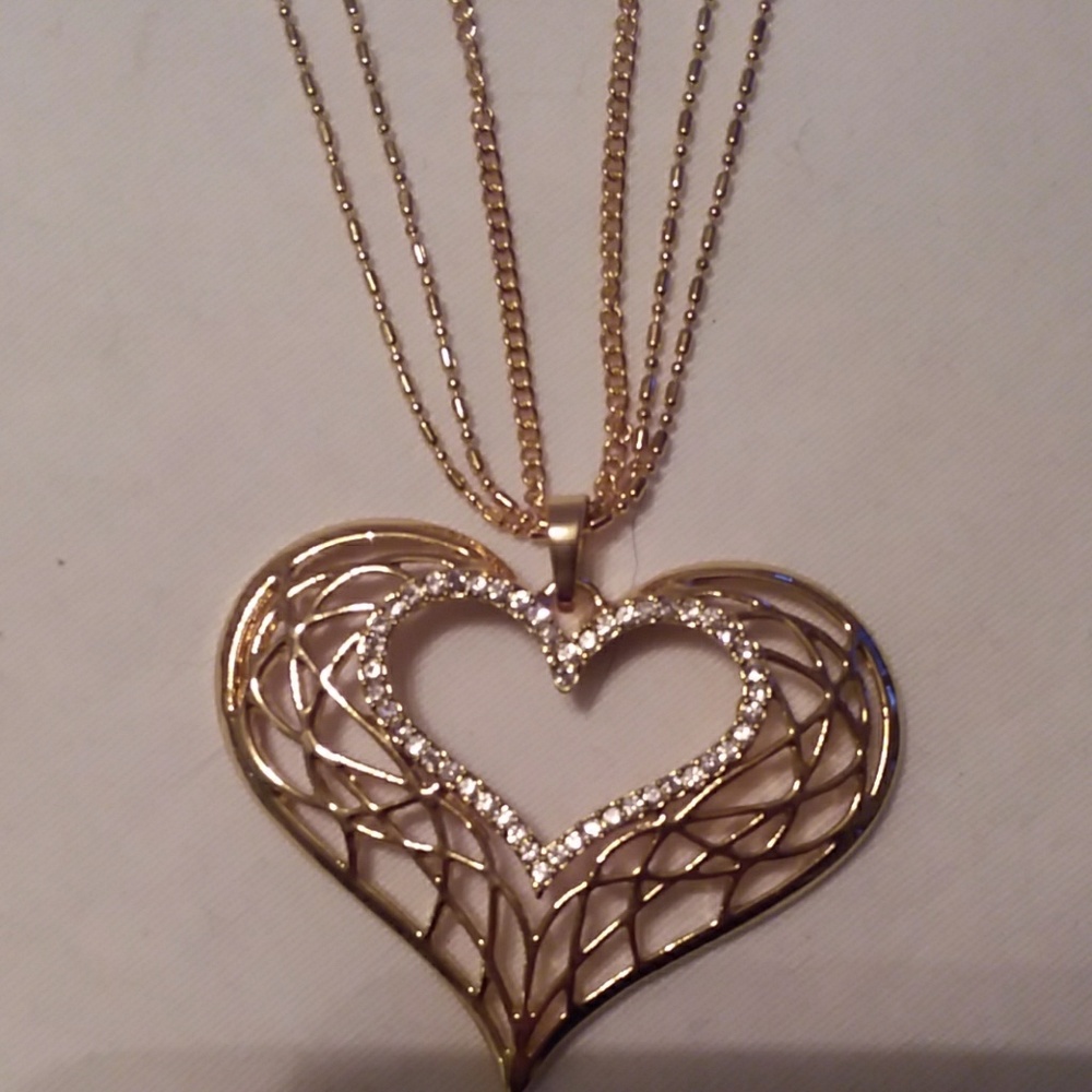 Hollow crystal gold heart statement necklace - Picture 2 of 6